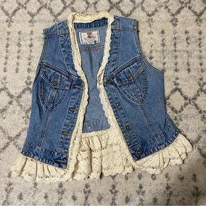 Vintage Levi’s sleeveless denim vest with lace crochet trims size medium women’s